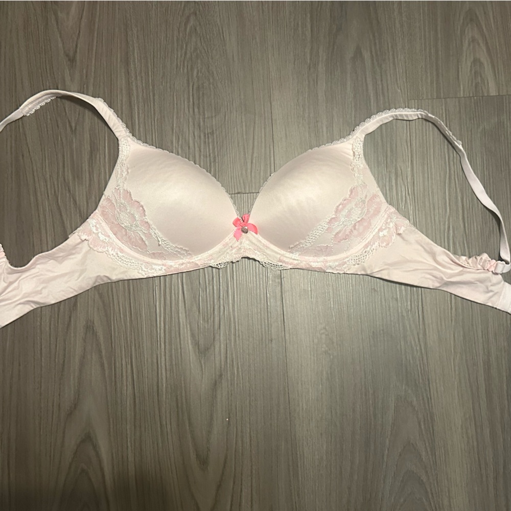Victoria's Secret- Body by Victoria Wireless Light Pink Lace Bra